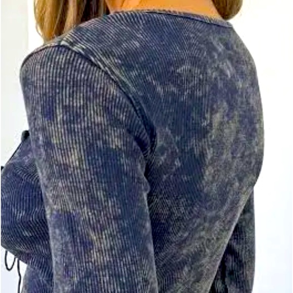 FashionNova NWT long Sleeves stretch two toned Top size M - Picture 2 of 4